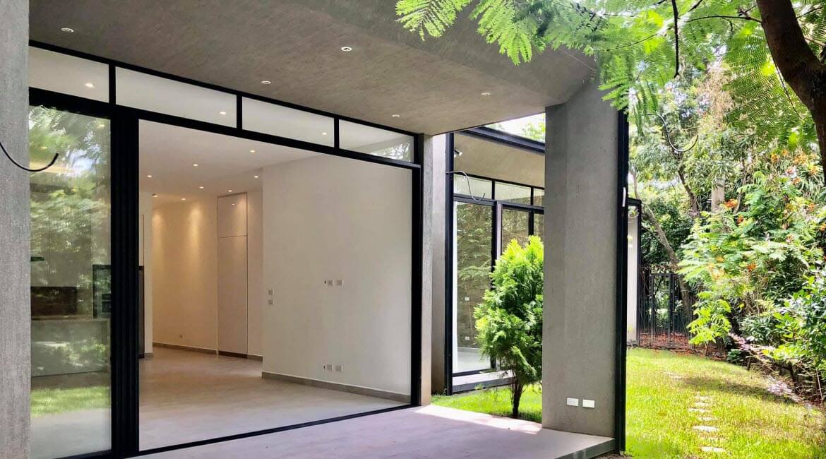 Houses for sale in Santa Ana